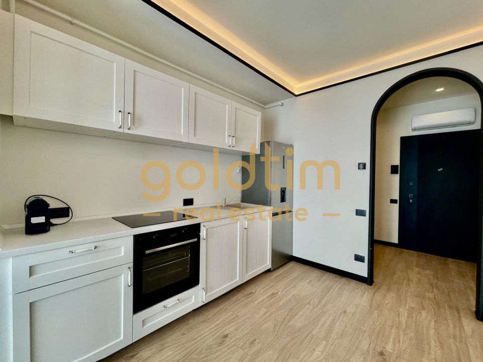 NOU/ FIRST RENT/ SCOALA AMERICANA — fotografia 1