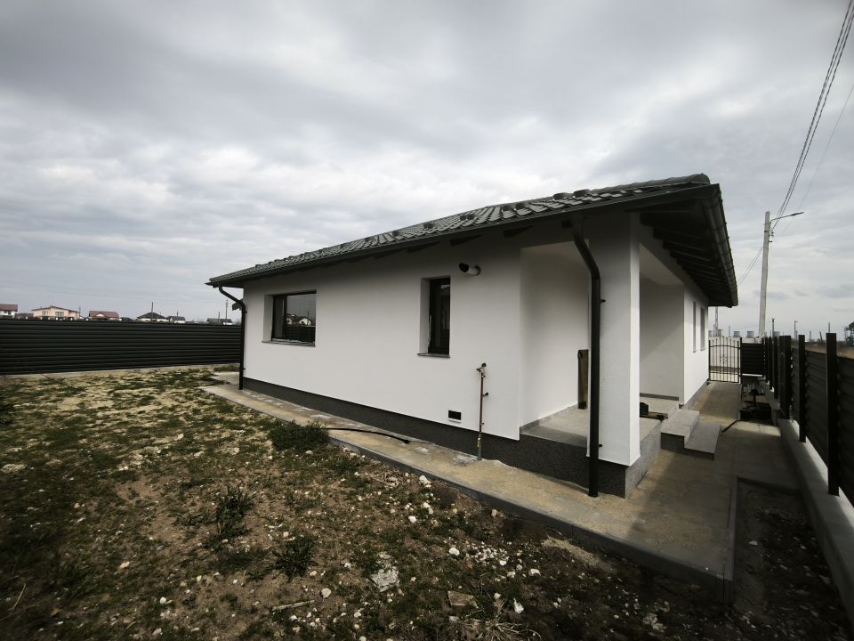 BRADU | Casa Noua | 3 camere | Zona Primărie
