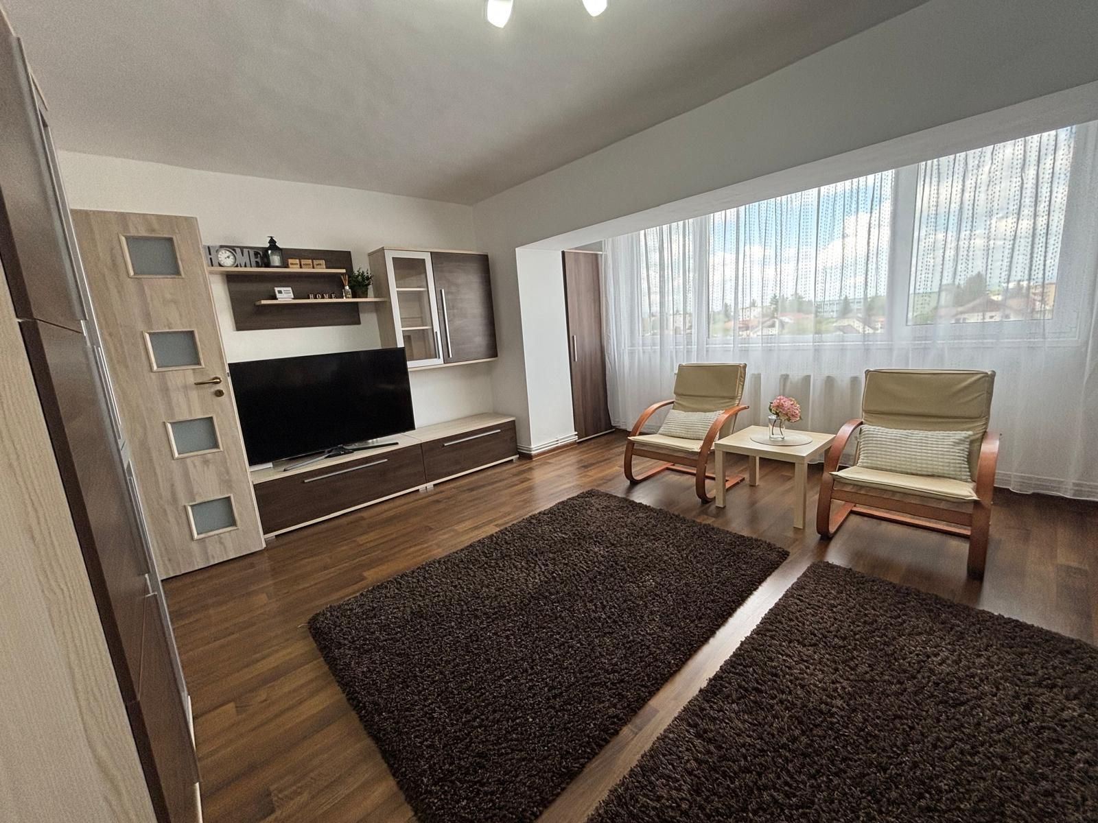 Apartament 3 camere decomandat zona Grivitei Brasov — fotografia 1