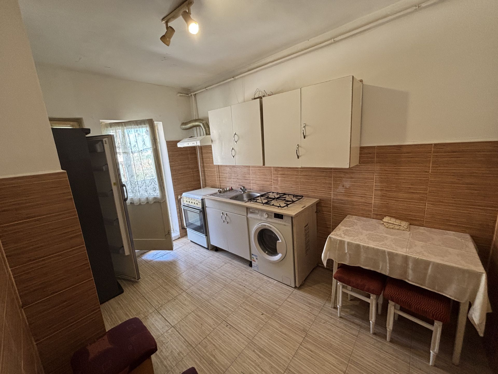 Apartament 3 camere zona Livada Postei — fotografia 1