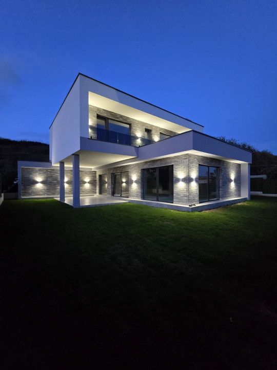 Casa individuala P+E, pompa de căldură, panouri fotovoltaice