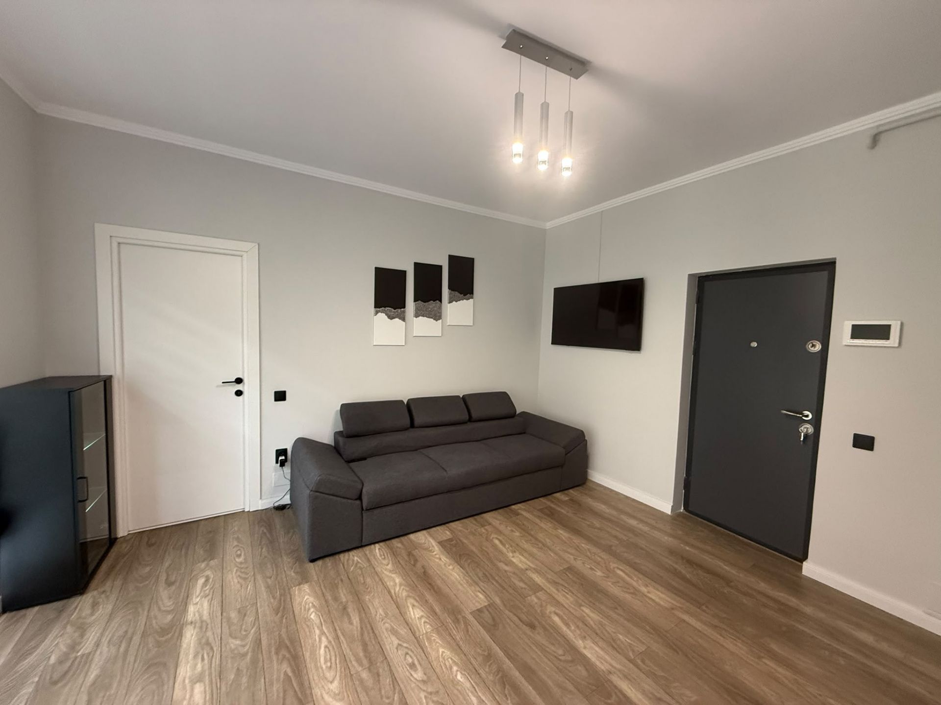Apartament modern  2 camere, etaj 1, balcon, parcare zona Terra