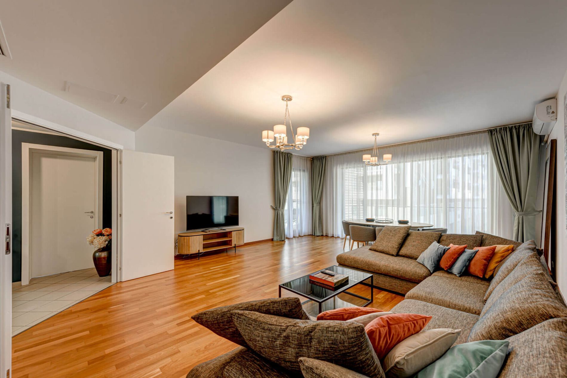 4 camere de închiriat | 160 mp | Bd. Dacia | Rezidență sau birouri — fotografia 3