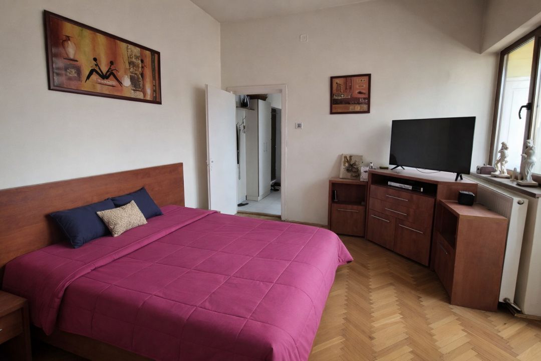 Apartament de vanzare , 52 mp, decomandat,parcare , zona Facultatii de Litere
