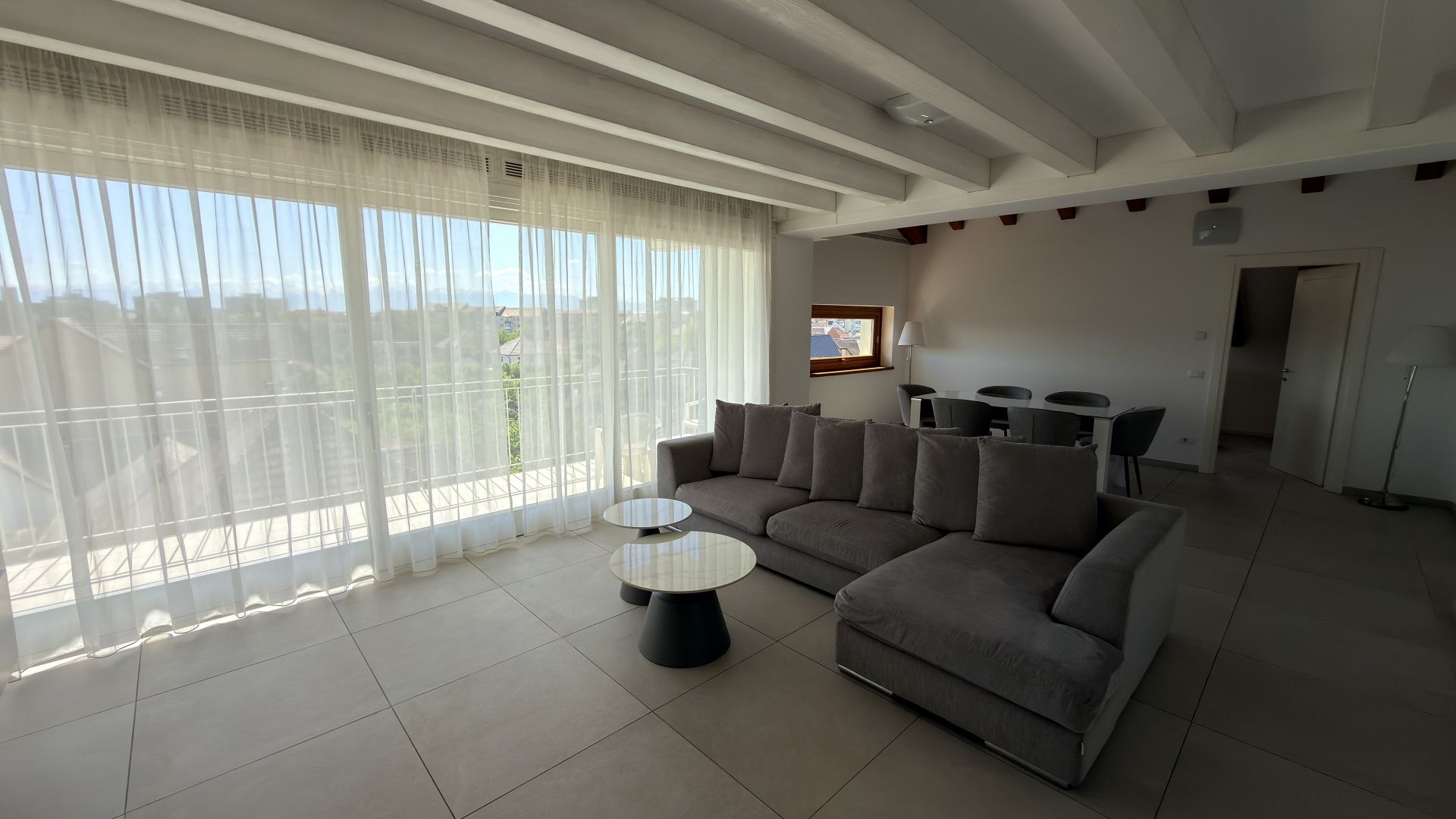 Apartament 3 camere modern zona Calea Dumbravii — fotografia 1