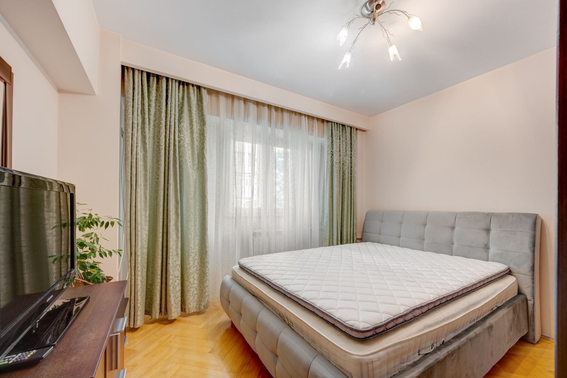 Apartament spațios, decomandat, bloc 1996, Calea Călărașilor!