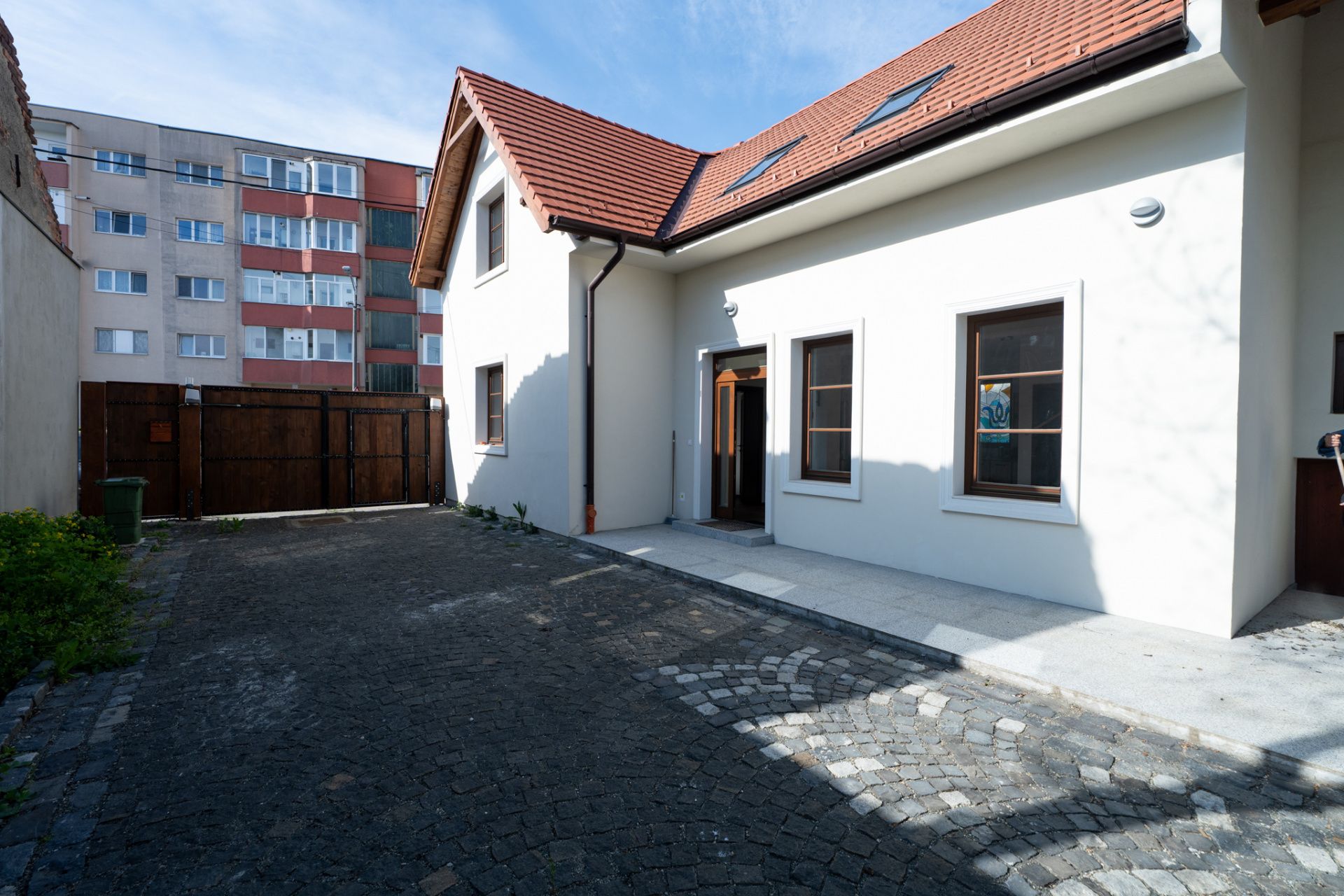 Casă de închiriat I 150 mp I Curte comună I Garaj I Semicentral