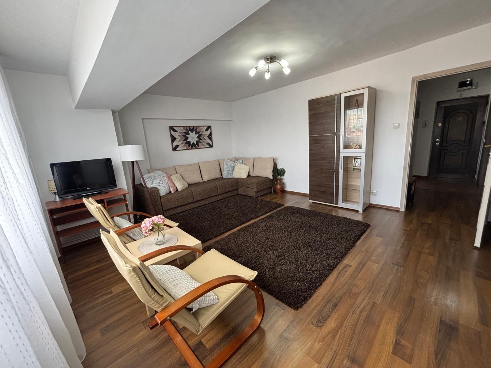 Apartament 3 camere decomandat zona Grivitei Brasov — fotografia 3