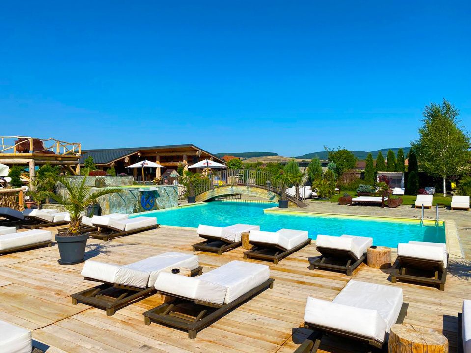 De vânzare Complex K Tribute – piscină, bar și evenimente – Brașov, Podu Olt 