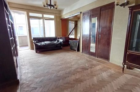 Cișmigiu–Sala Palatului: 2 camere cu balcon și centrală proprie