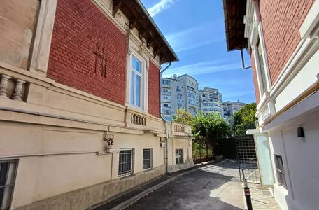 Unirii: apartament în vilă cu 5 camere, 160 mp și curte