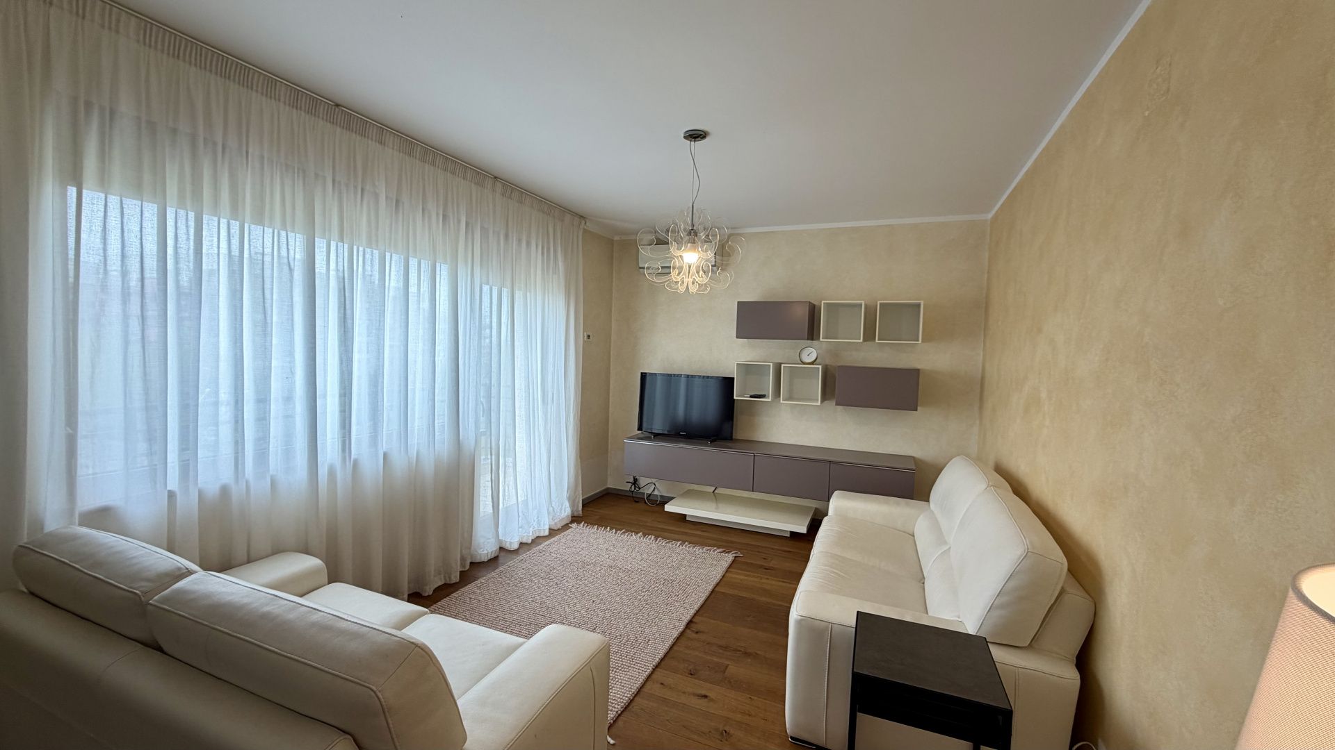 Apartament 3 camere de vanzare Baneasa - Sisesti loc parcare  suprateran