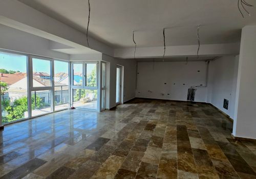 Apartament cu 4 camere de închiriat în Faleza Nord, Constanța