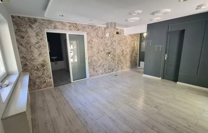 Băneasa: garsonieră de 40 mp la parter, nemobilată