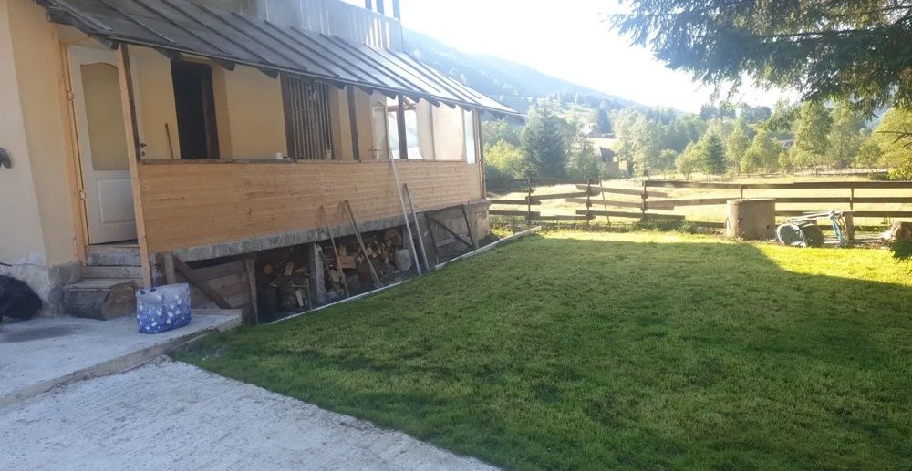 Vand casa de vacanta
