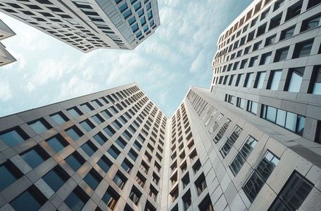 Cluj Centru vs cartiere periferice – unde merită să locuiești?