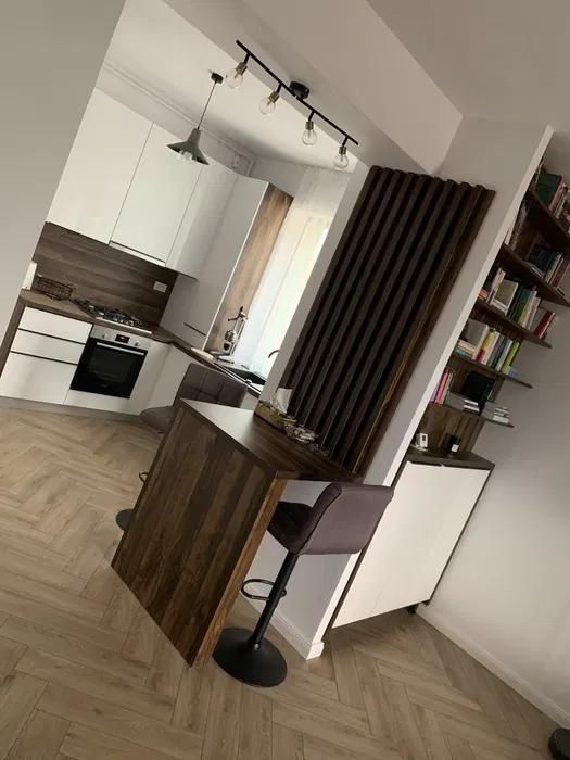 Apartament 3 camere spre vânzare, zona Tomis Nord, în apropiere de Campus