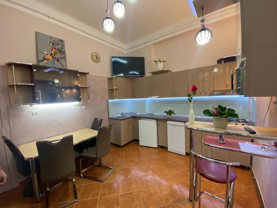 Apartament la casa 3 camere semidecomandat, zona centrala — fotografia 1