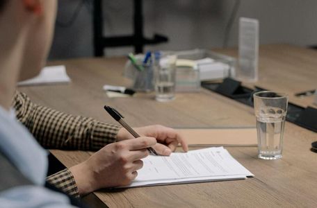 Cesiunea: Ce este și cum se face cesiunea contractelor