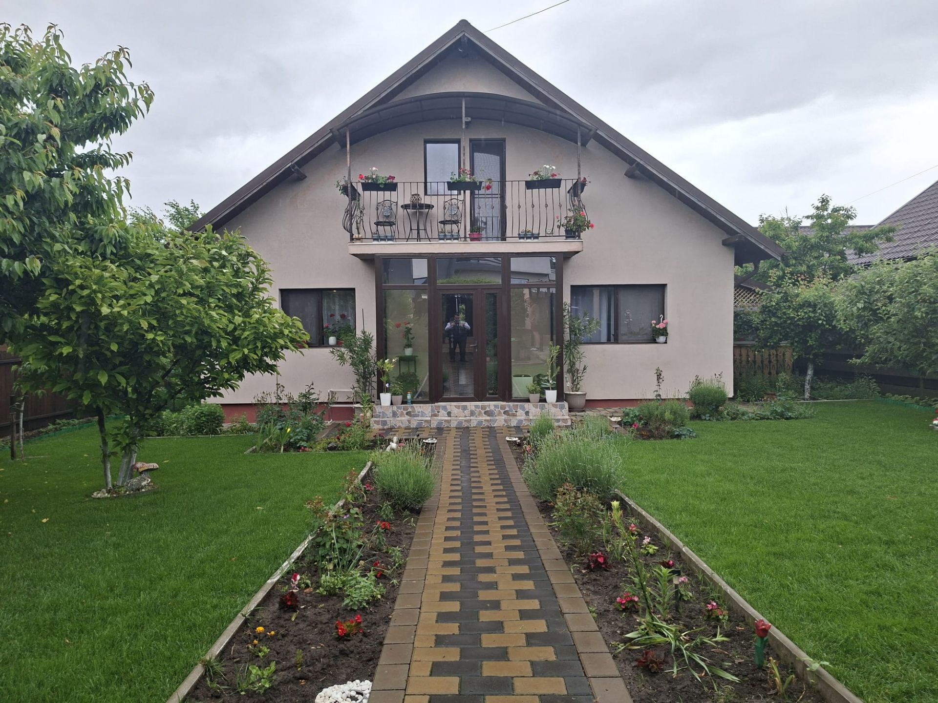 Vila Lunca Cetatuii - Capat CUG - mobilata si utilata, curte amenajata, magazie