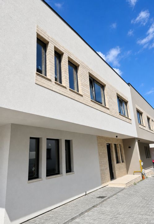 Duplex 4 camere-Floresti-curte 70 mp-acces cu bariera