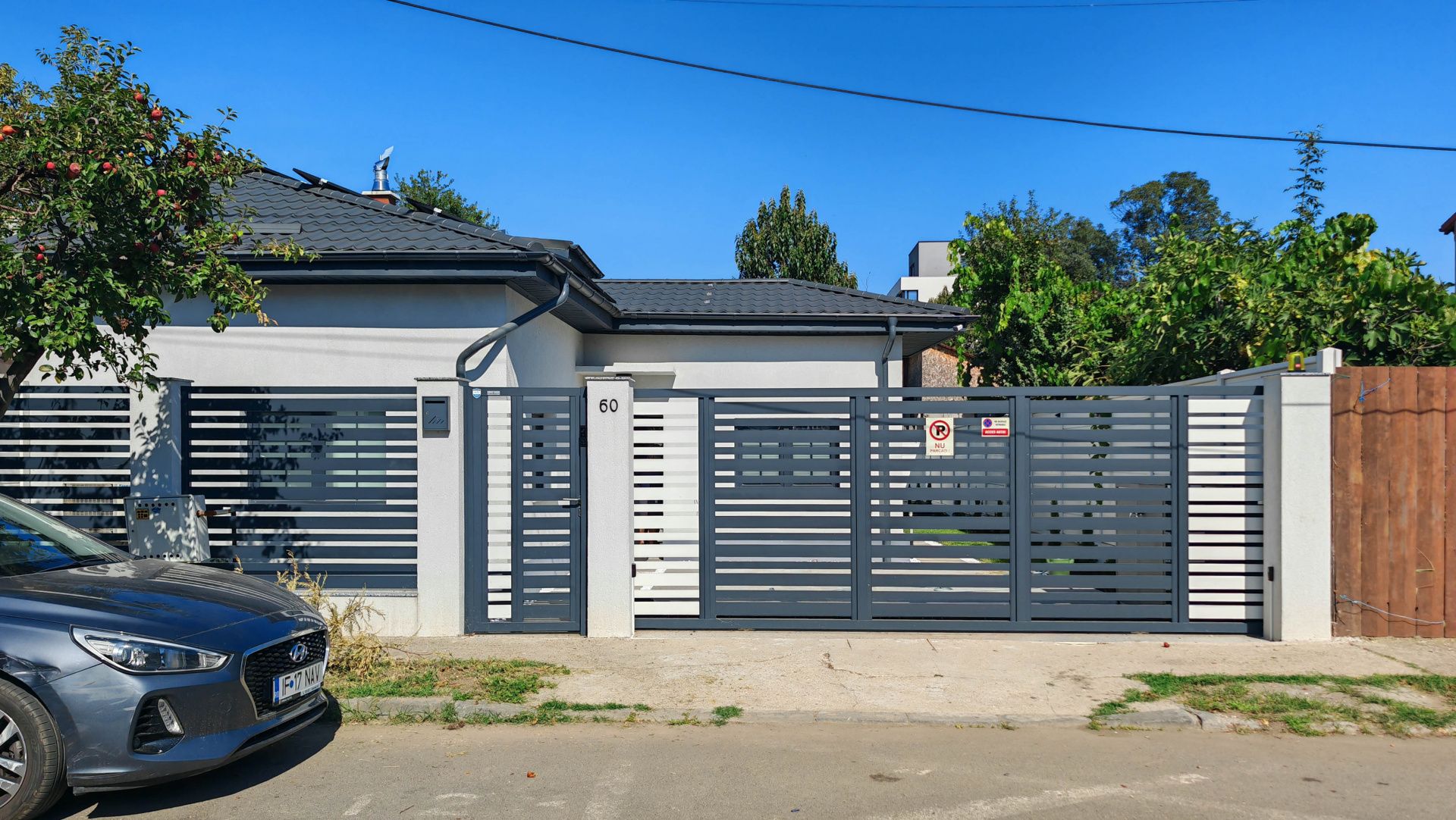 Casa cu panouri fotovoltaice