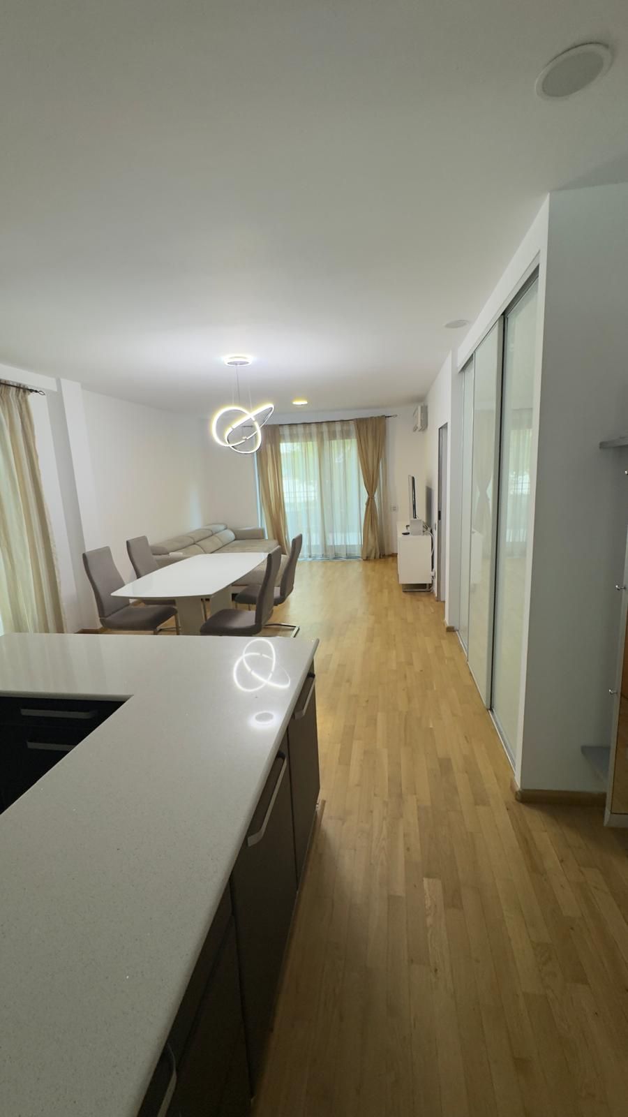 Apartament spațios 4 camere Herăstrău | 3 dormitoare cu baie proprie | Parcare — fotografia 2